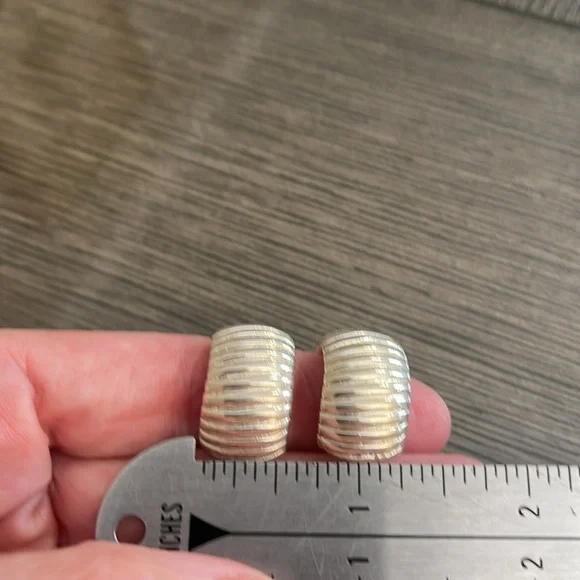 Vintage Premier Designs Ribbed Silver-tone Clip Earrings - Picture 11 of 14